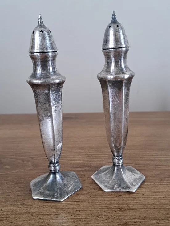 Vintage Silver Plated Salt And Pepper Shakers Classic Traditional Collectible - Picture 12 of 12